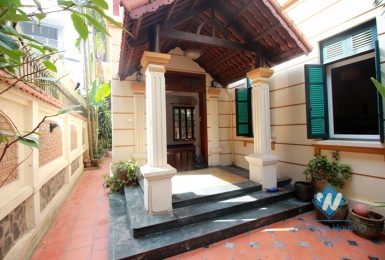 Unfurnished house with large courtyardfor rent in Tay Ho, Hanoi
